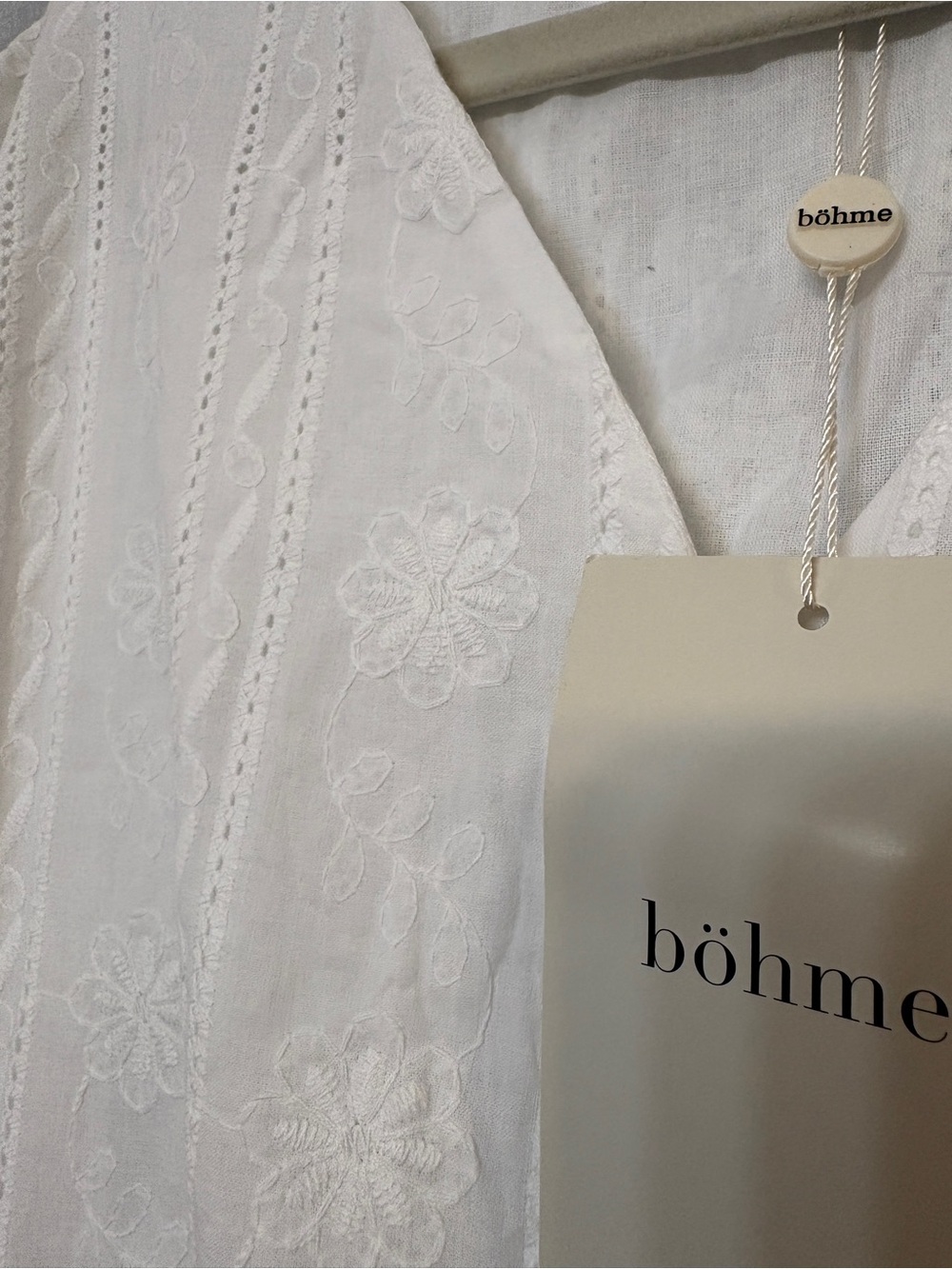 Bohme White Embroidered V-Neck Women’s Top size L, fits like Medium